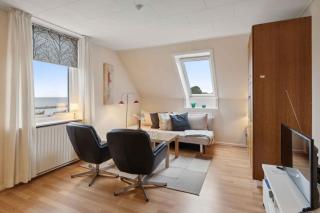 Harborside Apartment With Terrace Bike Shed - 8