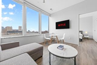 Luxe Condo in Downtown Cleveland l 2 TV's l Parking - Cleveland - 9