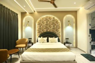 HOTEL Elegance 5 min walk from Golden Temple - Amritsar - 2
