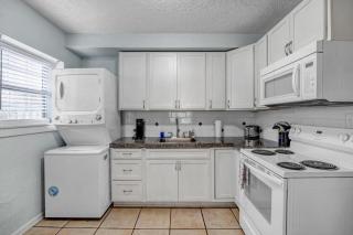 Beachside Cottage Home - Short Walk to the Beach - Jacksonville Beach - 7