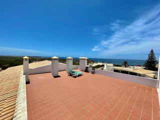 Surfside Sunny Seaview Apartment with Balcony - Sagres - 3
