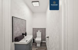 Baffin Townhouse - INVOICE and REDUCED PRICE only via SUNRISE SHORT LETS DUNDEE, 3 bedrooms with 4 beds, Newly Refurbished, Fully Equipped, Free Parking, Amazing Views - ONLY 5 Mins to STANNERGATE Ports - 2