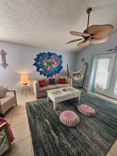 PALM COVE VACATION HOME- One level, Community pool, Pet Friendly - Panama City Beach - 8