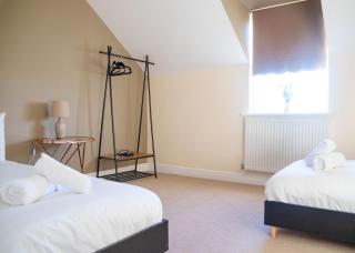 4x Bed Elegant Home with Parking - Ely - 6