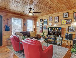 Rock N Roll Lake Haus - 8