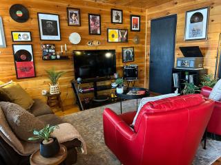 Rock N Roll Lake Haus - 6