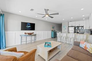 Gulf Front! Pool Access! Beach Service! Veranda 102-Coastal Wave Retreat - 2