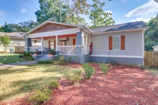 Updated Farmhouse with Yard, 10 Mi to Dtwn Atlanta - Atlanta - 0
