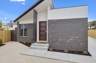 The Villa at 165 Contemporary apartment - Warrane - 8