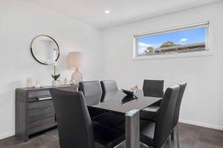 The Villa at 165 Contemporary apartment - Warrane - 7