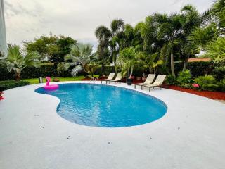 10 mins to Beach, 4 Bd, Heated Salt water pool - Boynton Beach - 7