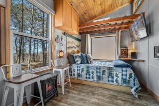 Tiny Cub House with Fast WiFi and Dog Friendly - Mentone - 9