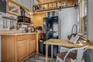 Tiny Cub House with Fast WiFi and Dog Friendly - Mentone - 8