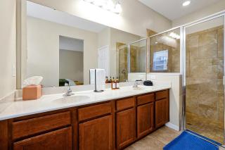 Cozy 5BD Stay - Pool & BBQ - Close to Disney - Kissimmee - 4