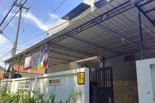 OYO 94114 Melros Place Homestay - Sungguminasa - 8