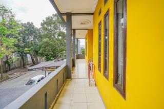 OYO 94102 Kuningan Guest House Syariah - Bandung - 1