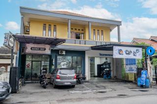 OYO 94102 Kuningan Guest House Syariah - Bandung - 8