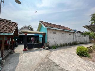SPOT ON 93621 Kost Bu Tutik Syariah - Lawang - 0