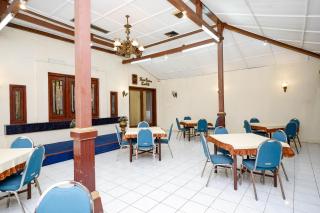 SUPER OYO Capital O 1644 Hotel Griya Kencana - 2