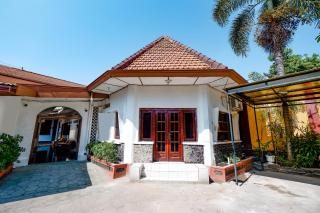 SUPER OYO Capital O 1644 Hotel Griya Kencana - Solo - 9