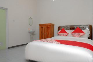 OYO 605 Queen Homestay - Malang - 4