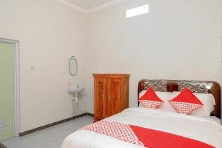 OYO 605 Queen Homestay - Malang - 9