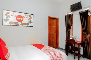 OYO 605 Queen Homestay - Malang - 3
