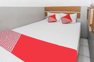 OYO 93584 RukotelNearICE BSD - 8