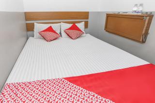 OYO 93584 RukotelNearICE BSD - 2