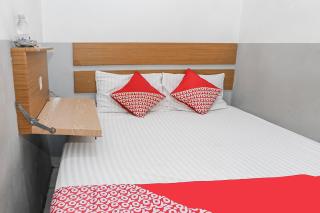 OYO 93584 RukotelNearICE BSD - 1