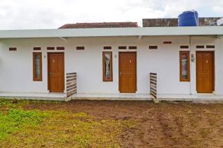 OYO 90809 Homestay Black Pink Merah Jambu Syariah - 8