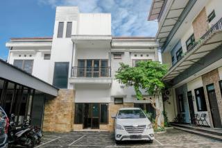 OYO Life 2744 Guest House Qudsi - Malang - 8