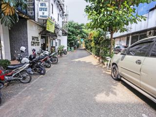 Super OYO 92674 Hotel Ciputat - South Tangerang - 6