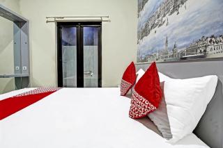 Super OYO 91202 Family Guest House Syariah - Tulungagung - 2
