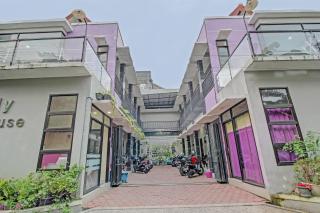 Super OYO 91202 Family Guest House Syariah - Tulungagung - 4