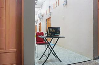 OYO 90111 Almeerah Homestay Syariah Near RS Hermina - Pampang - 4