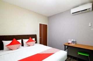 Super OYO Capital O 217 A1 Hotel - Surabaya - 2
