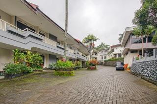 OYO Life 90071 Paralayang View - 8