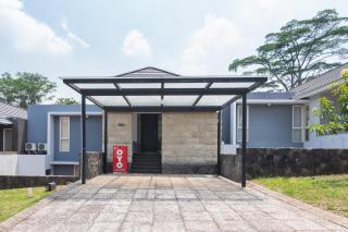 OYO 2001 Taman Dayu Villa Golf View - Pasuruan - 9