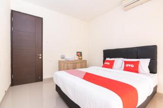 OYO 2001 Taman Dayu Villa Golf View - Pasuruan - 7