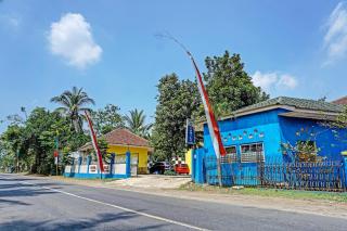 OYO 91573 Hotel Family Blitar - 0