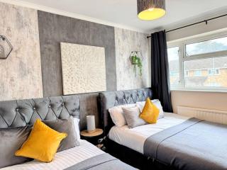 Spacious 4BedNear Nottingham Derby Sleeps 8 - Long Eaton - 8