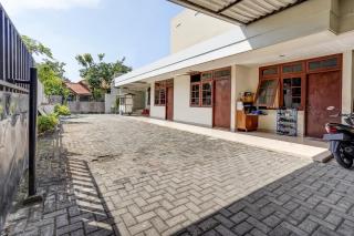 OYO 91361 Benlin D'kost Syariah - Surabaya - 8