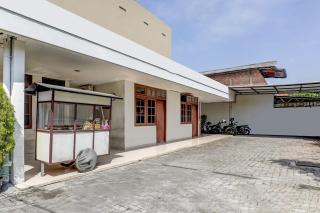 OYO 91361 Benlin D'kost Syariah - Surabaya - 9