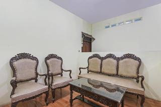 SPOT ON 90744 Alika Homestay - Demak - 3