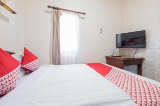 OYO 1090 Hotel Anging Mammiri Makassar - 8