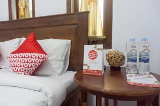 OYO 801 Hansa Homestay - Pacitan - 9