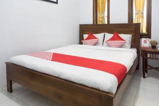 OYO 801 Hansa Homestay - Pacitan - 8