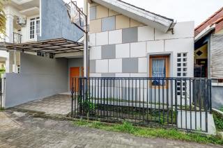 OYO Life 91239 Kost Rosandy House Yogyakarta - 2