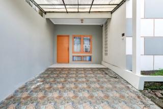 OYO Life 91239 Kost Rosandy House Yogyakarta - 8